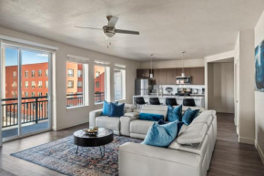 Gorgeous 2BD 2BA Pool,Gym,Htub near Convention Ctr